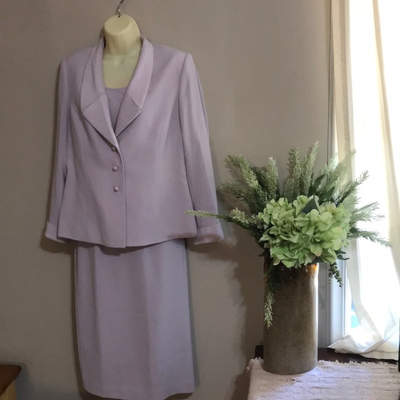 Albert Nipon Dresses & Skirts - Albert Nipon 3 piece suit woman.